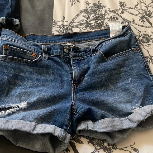 Lot of 4 pairs of denim shorts. - Picture 8 of 9